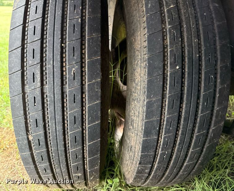 image for item EJ3832 2006 Gooseneck equipment trailer