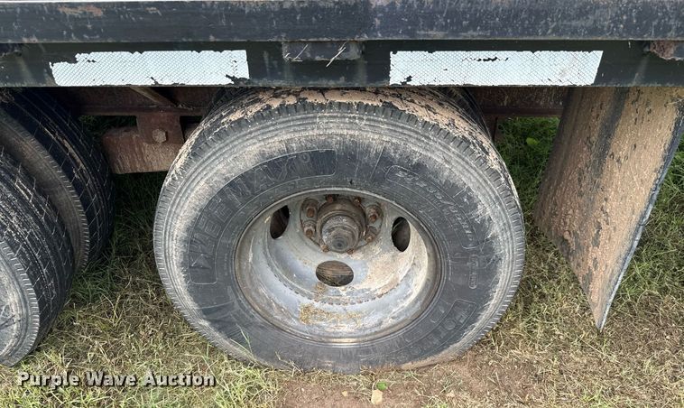 image for item EJ3832 2006 Gooseneck equipment trailer