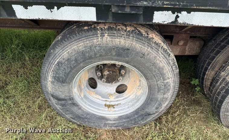 image for item EJ3832 2006 Gooseneck equipment trailer