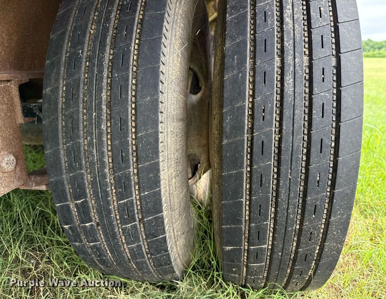 image for item EJ3832 2006 Gooseneck equipment trailer