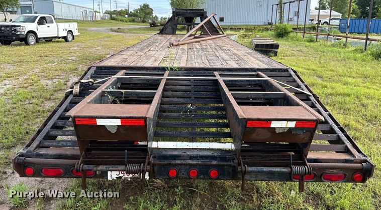 image for item EJ4621 2007 PJ equipment trailer