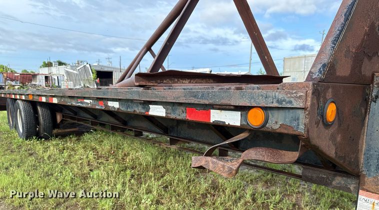 image for item EJ4621 2007 PJ equipment trailer