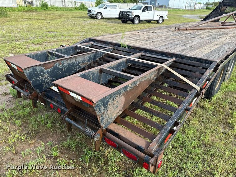 image for item EJ4621 2007 PJ equipment trailer