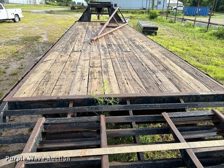 image for item EJ4621 2007 PJ equipment trailer