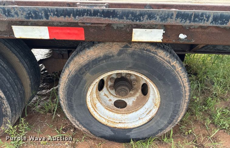 image for item EJ4621 2007 PJ equipment trailer