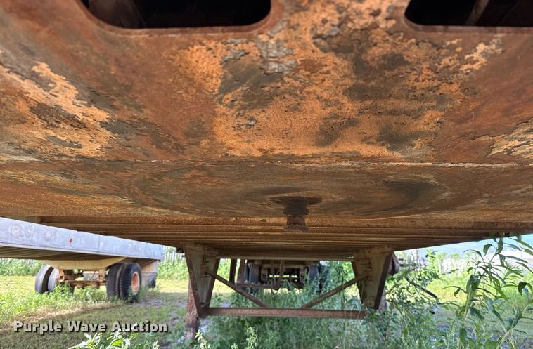 image for item EJ4622 1977 Trail Mobile dry van trailer