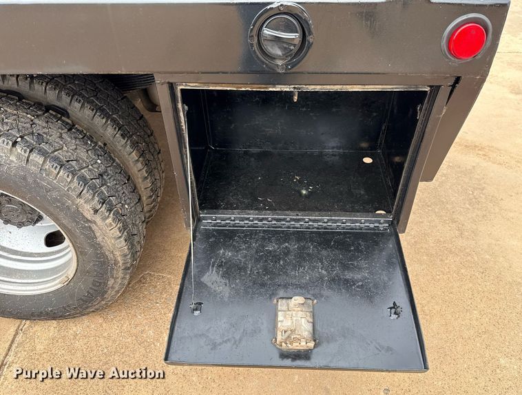 image for item EJ4630 2015 Ford F350 Super Duty flatbed pickup truck