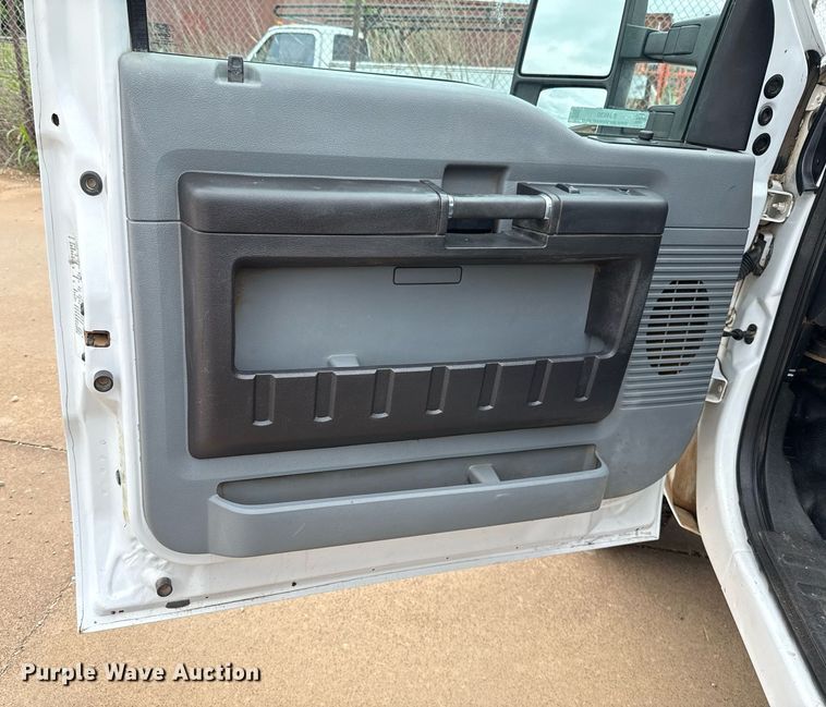 image for item EJ4630 2015 Ford F350 Super Duty flatbed pickup truck