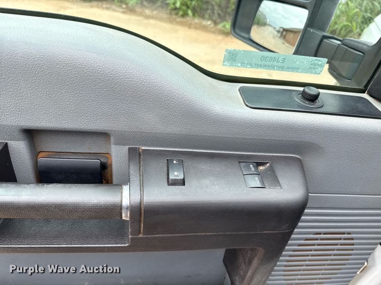 image for item EJ4630 2015 Ford F350 Super Duty flatbed pickup truck