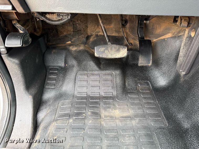 image for item EJ4630 2015 Ford F350 Super Duty flatbed pickup truck