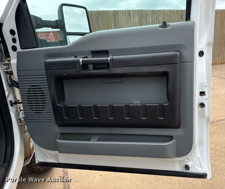 image for item EJ4630 2015 Ford F350 Super Duty flatbed pickup truck