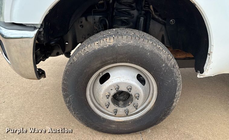 image for item EJ4630 2015 Ford F350 Super Duty flatbed pickup truck