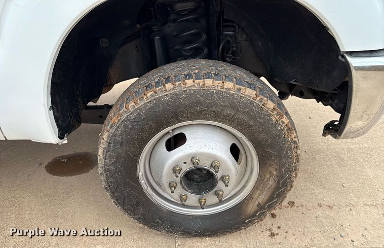 image for item EJ4630 2015 Ford F350 Super Duty flatbed pickup truck