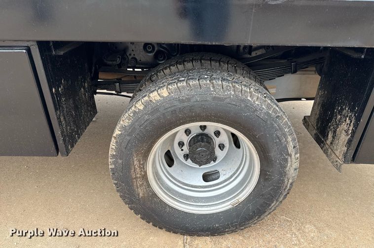 image for item EJ4630 2015 Ford F350 Super Duty flatbed pickup truck