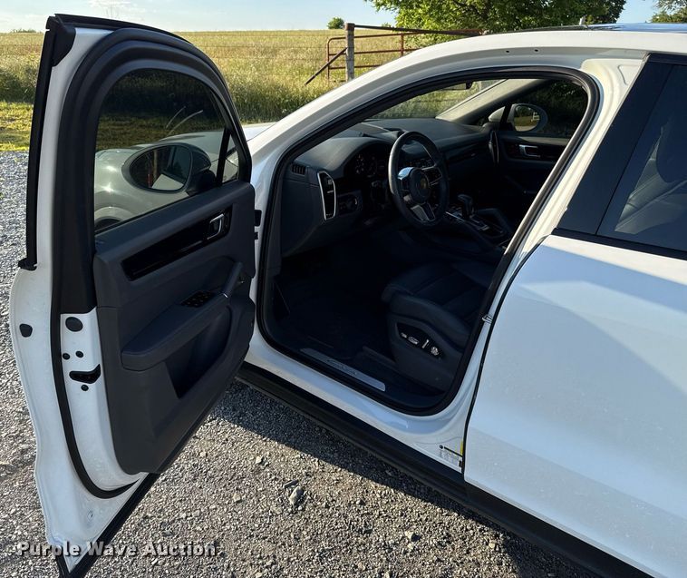 image for item EJ4645 2021 Porsche Cayenne SUV