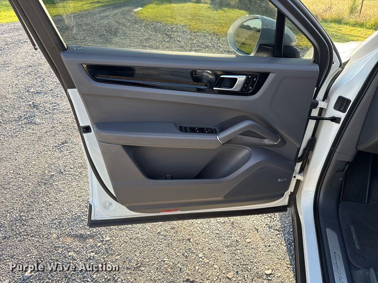 image for item EJ4645 2021 Porsche Cayenne SUV