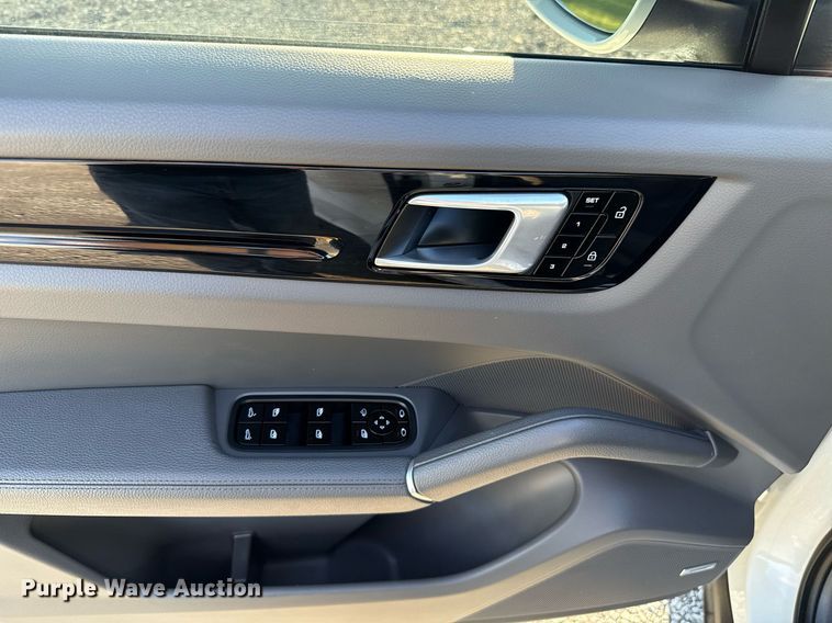 image for item EJ4645 2021 Porsche Cayenne SUV