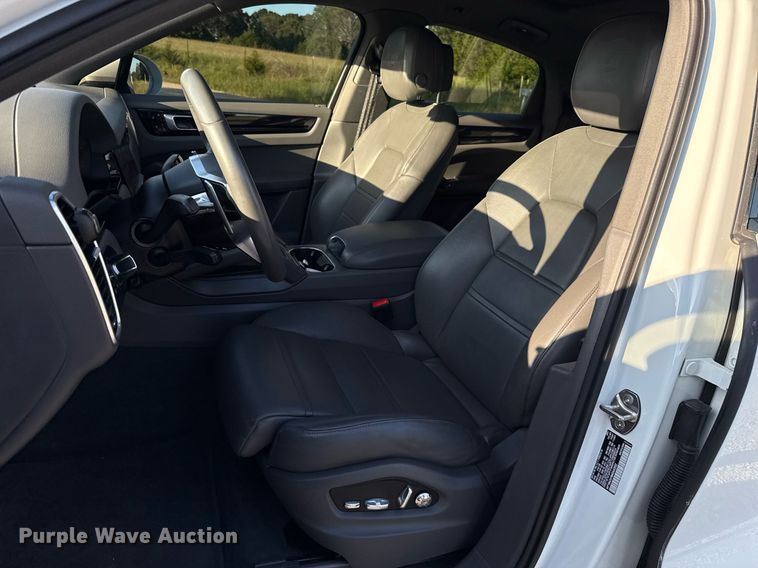 image for item EJ4645 2021 Porsche Cayenne SUV