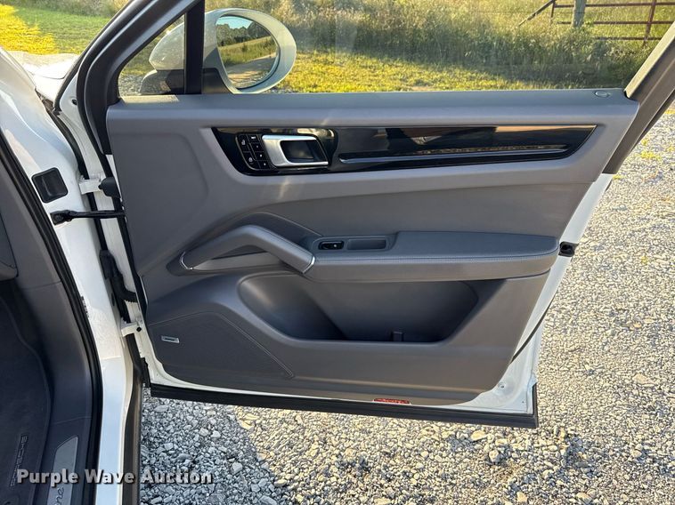 image for item EJ4645 2021 Porsche Cayenne SUV