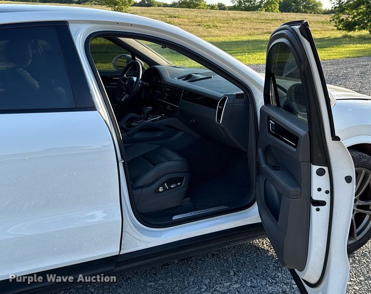 image for item EJ4645 2021 Porsche Cayenne SUV