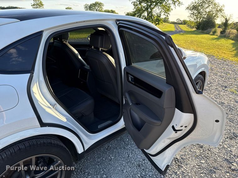 image for item EJ4645 2021 Porsche Cayenne SUV