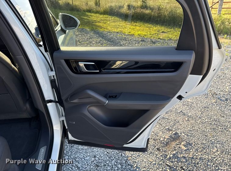 image for item EJ4645 2021 Porsche Cayenne SUV