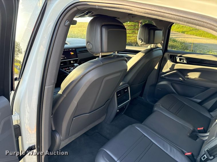 image for item EJ4645 2021 Porsche Cayenne SUV
