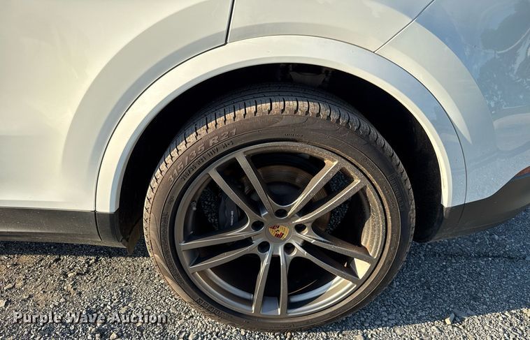 image for item EJ4645 2021 Porsche Cayenne SUV