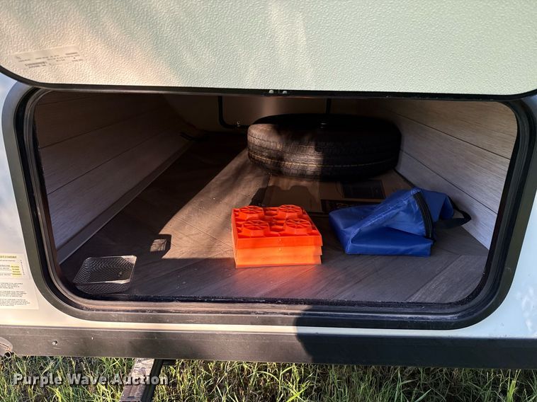 image for item EJ4649 2021 Forest River SMT181RTX camper