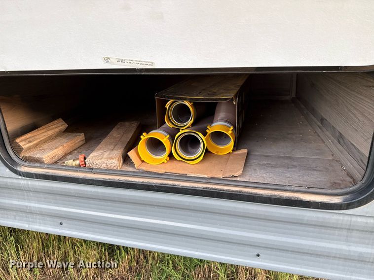 image for item EJ4650 2021 Gulf Stream Coach King Sport camper