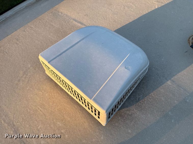 image for item EJ4650 2021 Gulf Stream Coach King Sport camper