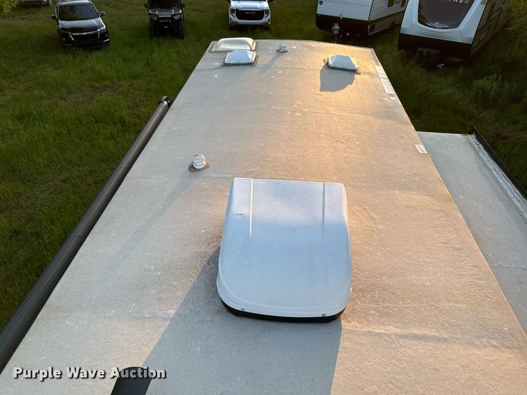 image for item EJ4650 2021 Gulf Stream Coach King Sport camper