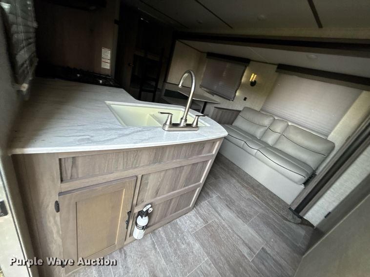 image for item EJ4650 2021 Gulf Stream Coach King Sport camper