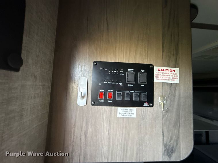 image for item EJ4650 2021 Gulf Stream Coach King Sport camper