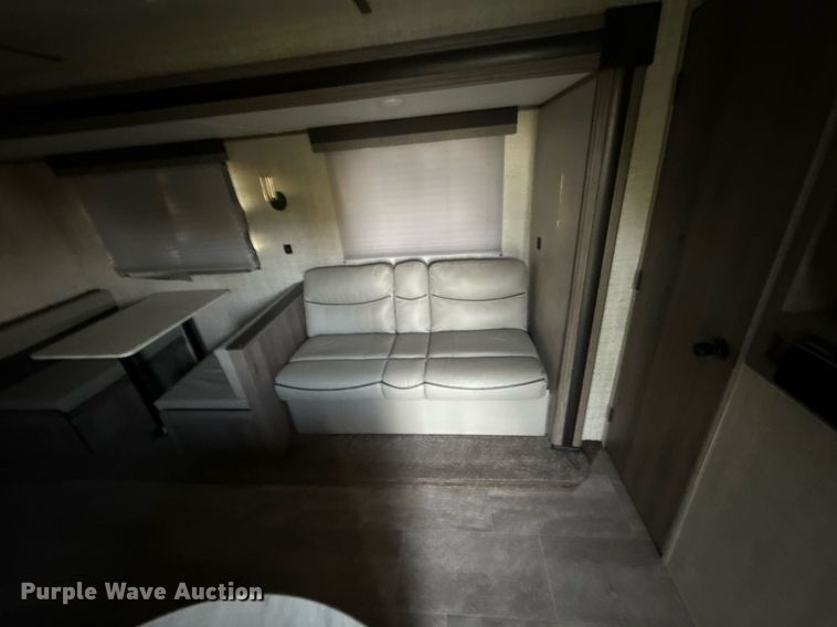 image for item EJ4650 2021 Gulf Stream Coach King Sport camper