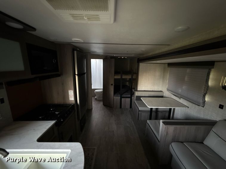 image for item EJ4650 2021 Gulf Stream Coach King Sport camper