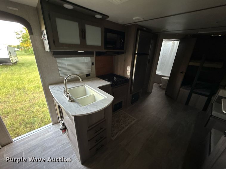 image for item EJ4650 2021 Gulf Stream Coach King Sport camper