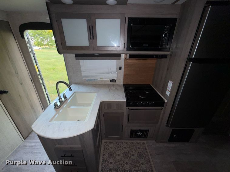 image for item EJ4650 2021 Gulf Stream Coach King Sport camper