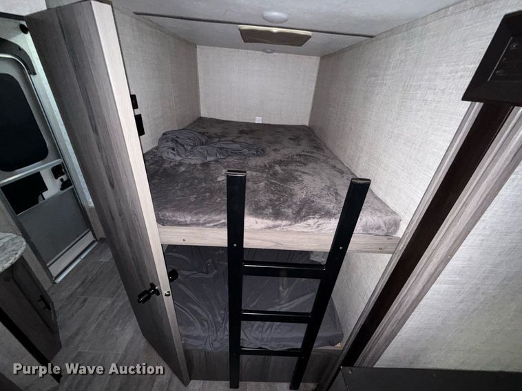 image for item EJ4650 2021 Gulf Stream Coach King Sport camper