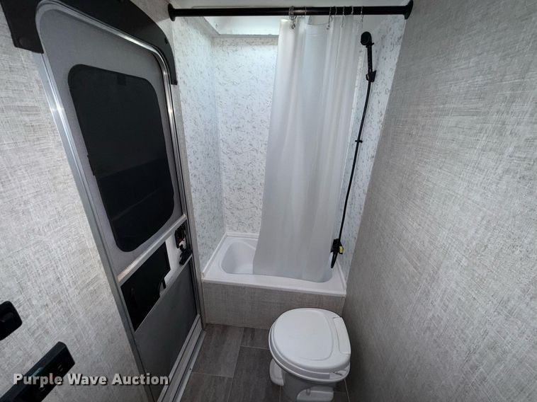 image for item EJ4650 2021 Gulf Stream Coach King Sport camper