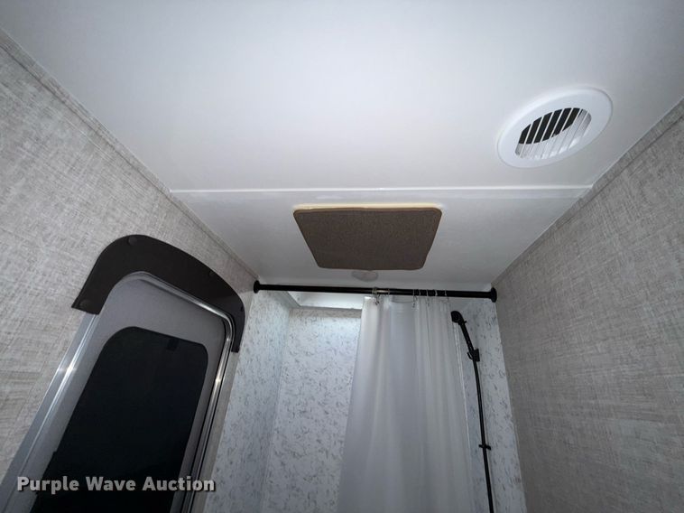 image for item EJ4650 2021 Gulf Stream Coach King Sport camper