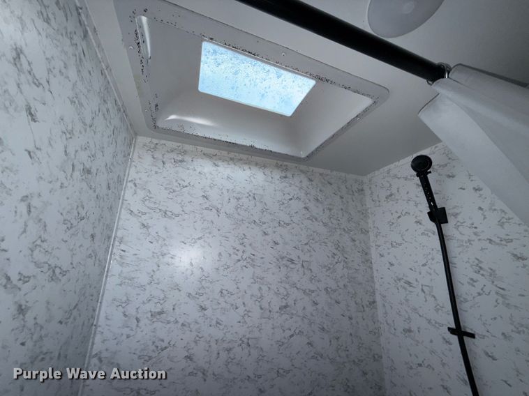 image for item EJ4650 2021 Gulf Stream Coach King Sport camper