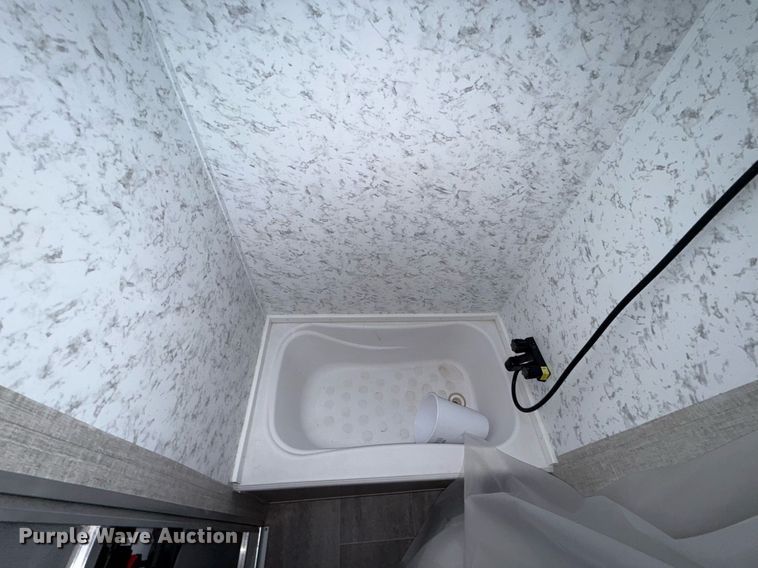 image for item EJ4650 2021 Gulf Stream Coach King Sport camper