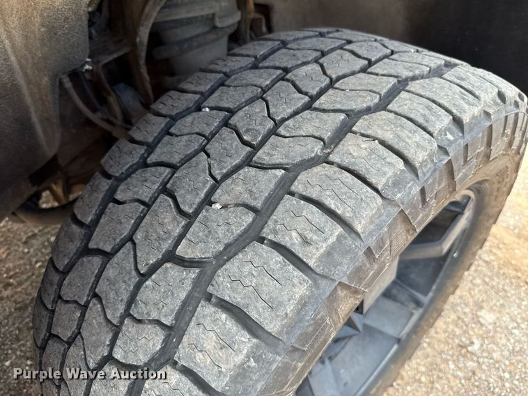 image for item EJ4671 2015 Chevrolet Suburban 1500 SUV