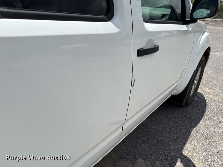 image for item EJ4675 2017 Nissan Frontier Crew Cab pickup truck