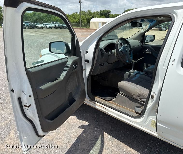 image for item EJ4675 2017 Nissan Frontier Crew Cab pickup truck