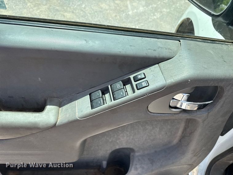 image for item EJ4675 2017 Nissan Frontier Crew Cab pickup truck