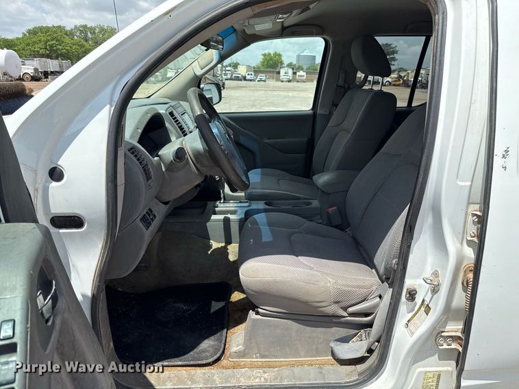 image for item EJ4675 2017 Nissan Frontier Crew Cab pickup truck