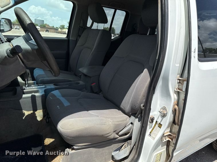 image for item EJ4675 2017 Nissan Frontier Crew Cab pickup truck