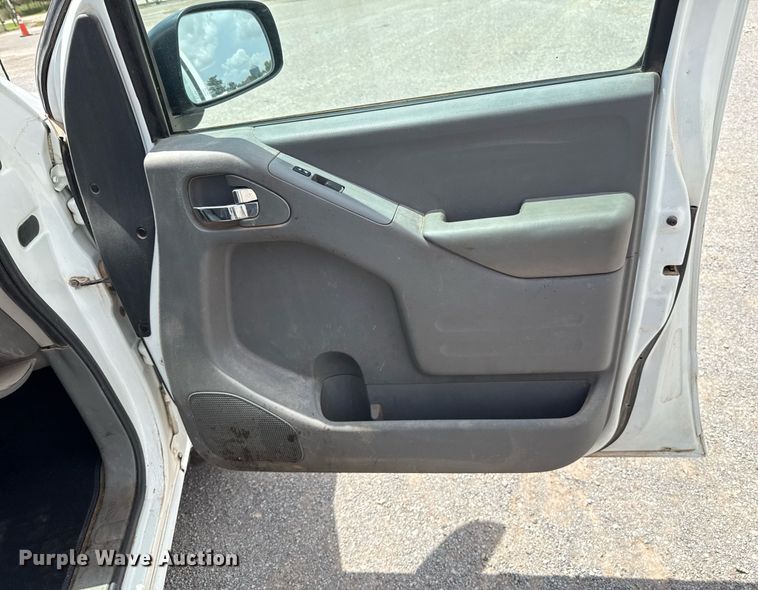 image for item EJ4675 2017 Nissan Frontier Crew Cab pickup truck